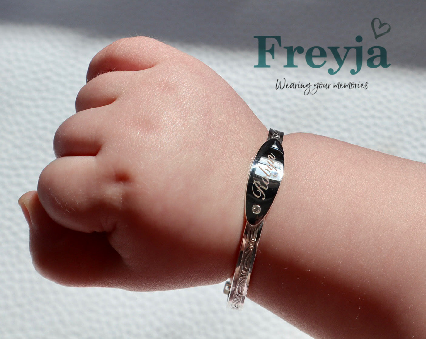 Kids sterling silver CZ bangle